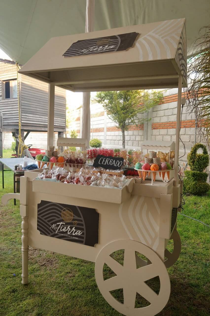 Mesa de postres, barra de café y dulces para eventos en el Estado de México 4